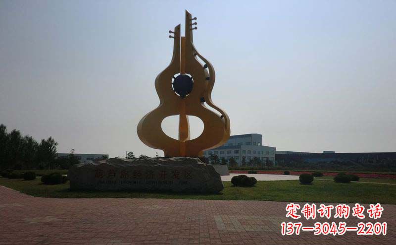 云南城市的不锈钢葫芦雕塑