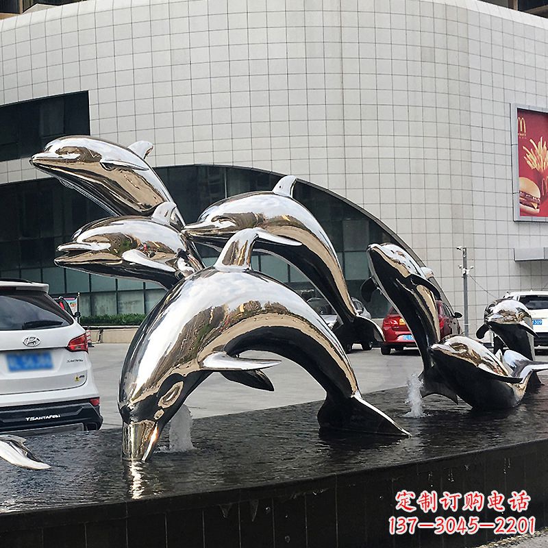 云南海豚雕塑点亮城市商场的不锈钢镜面水景