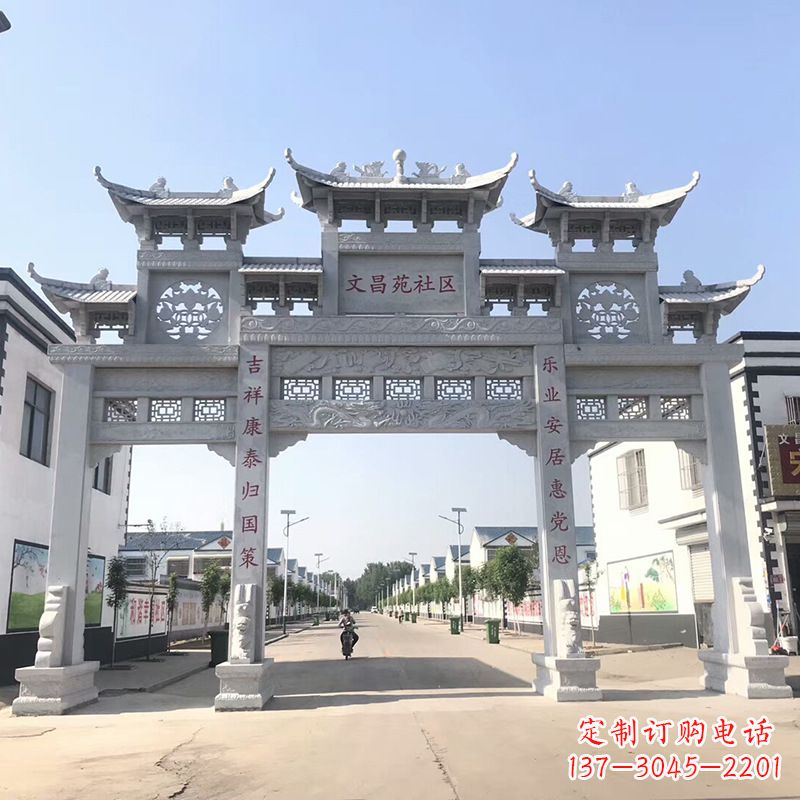 云南社区四柱雕塑——缅怀老北京的文化精髓