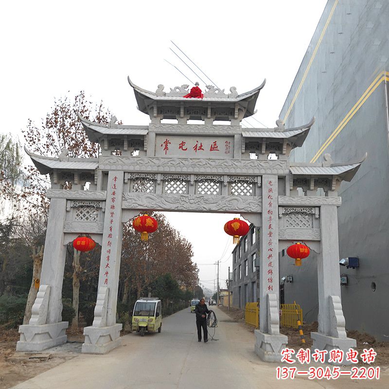 云南社区石雕牌坊传承中国传统文化