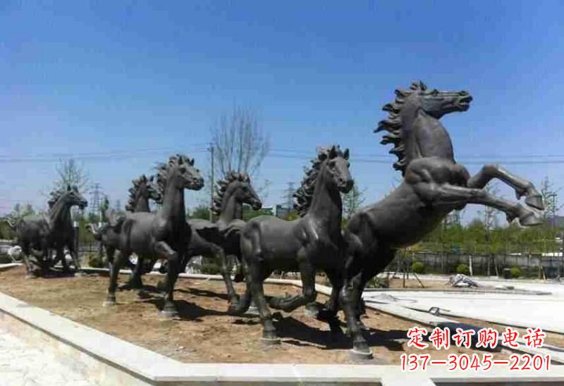 云南铜马雕塑美观华贵的城市艺术