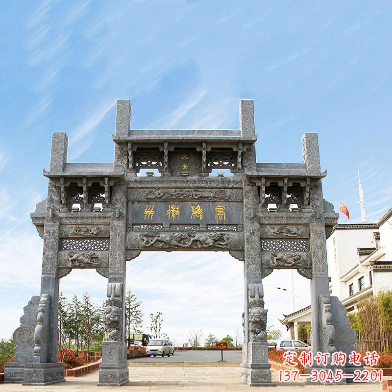 云南城市园林中精美的牌坊雕塑