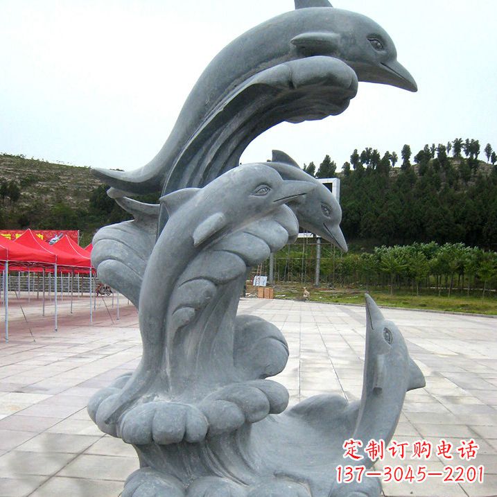 云南海豚雕塑凝聚着美丽与动感
