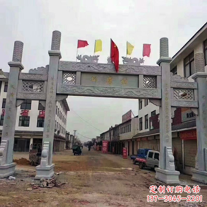 云南冲天式三门石雕牌坊传承中国古典文化精髓