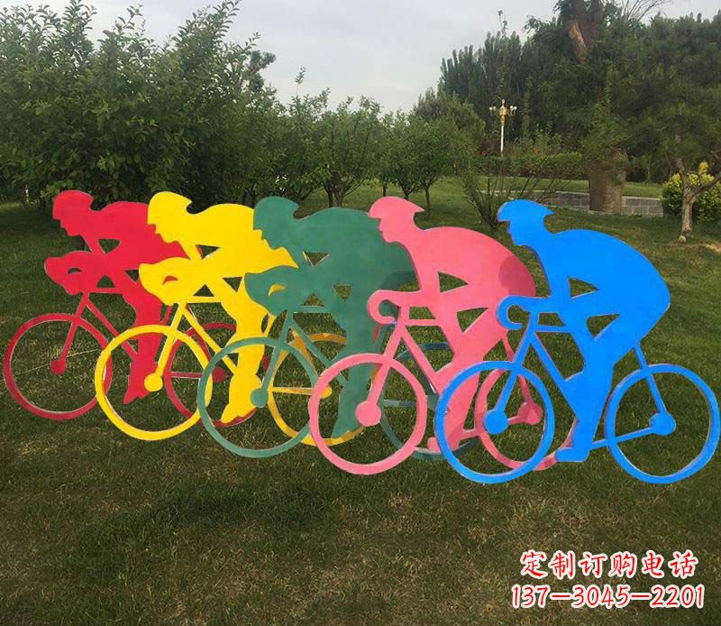 云南自行车雕塑——展现公园美丽