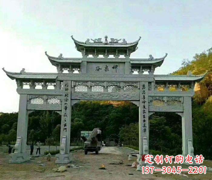 云南村口石雕牌楼千百年文化瑰宝