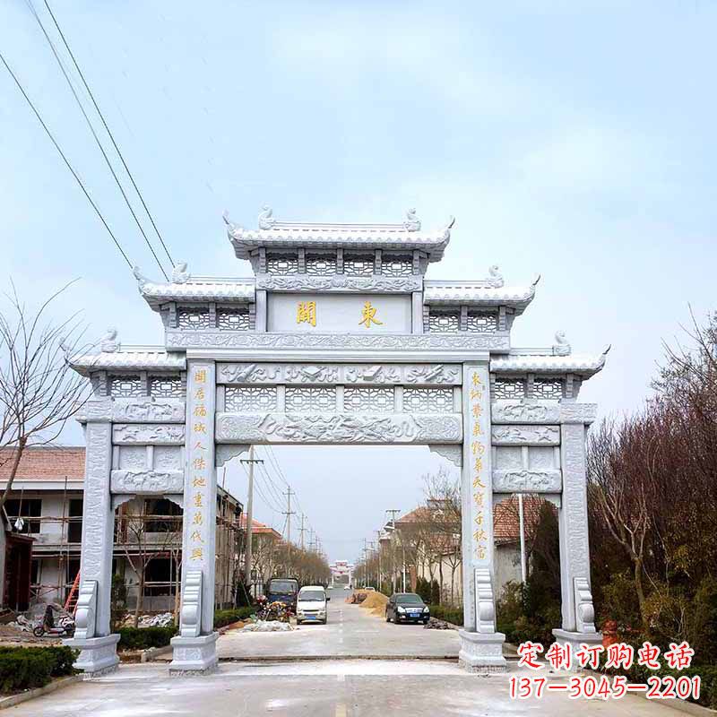 云南传承古风——村镇三门石牌坊雕塑