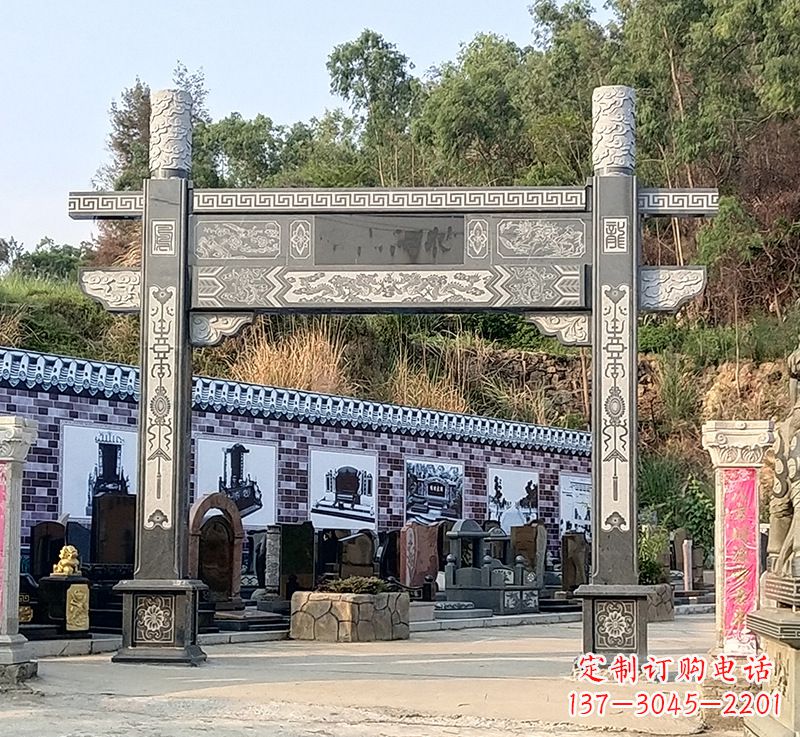 云南古村牌坊雕塑精湛技艺的经典之作