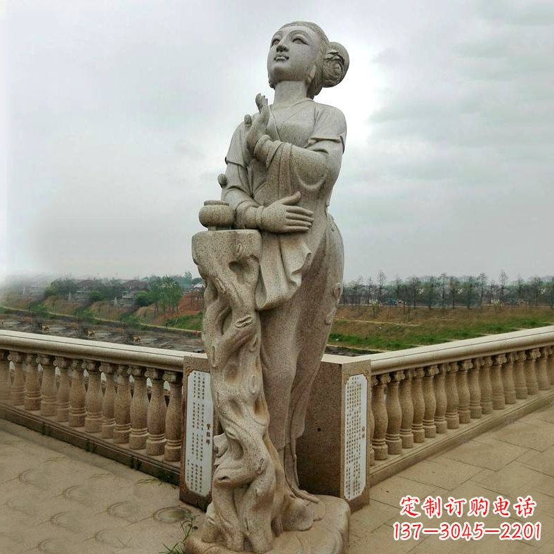云南公园广场的貂蝉雕塑古代四大美女之一