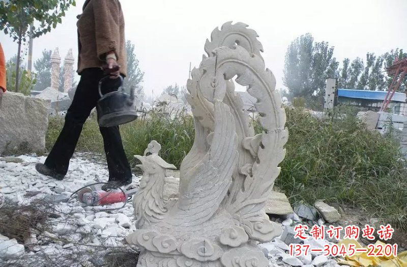云南凤凰雕塑传承瑰丽的古老文化