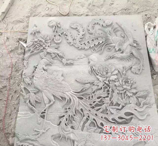 云南精美的凤凰雕塑