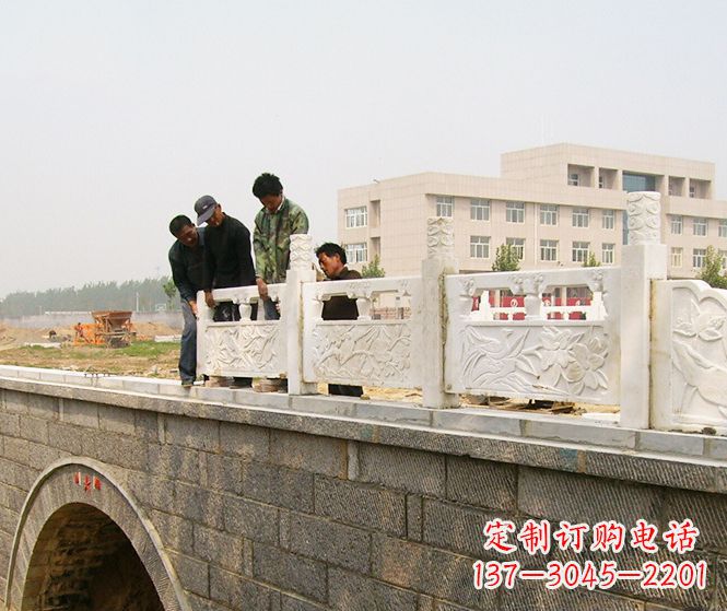 云南大理石拱桥石雕栏板