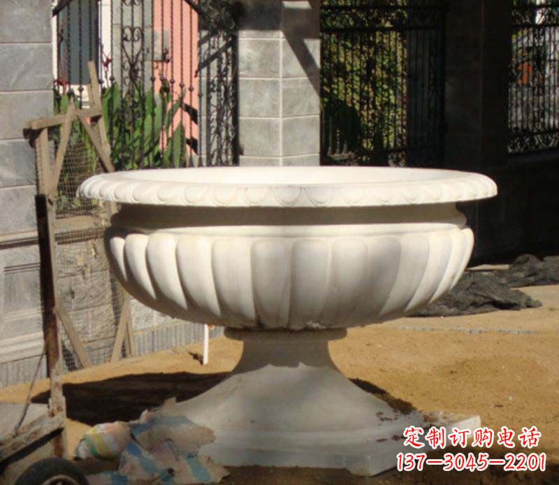 云南精美大理石花盆雕塑
