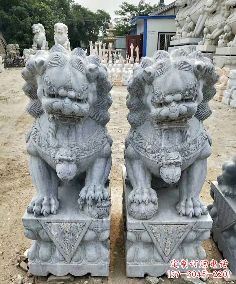 云南传统工艺精雕大理石狮子石雕塑