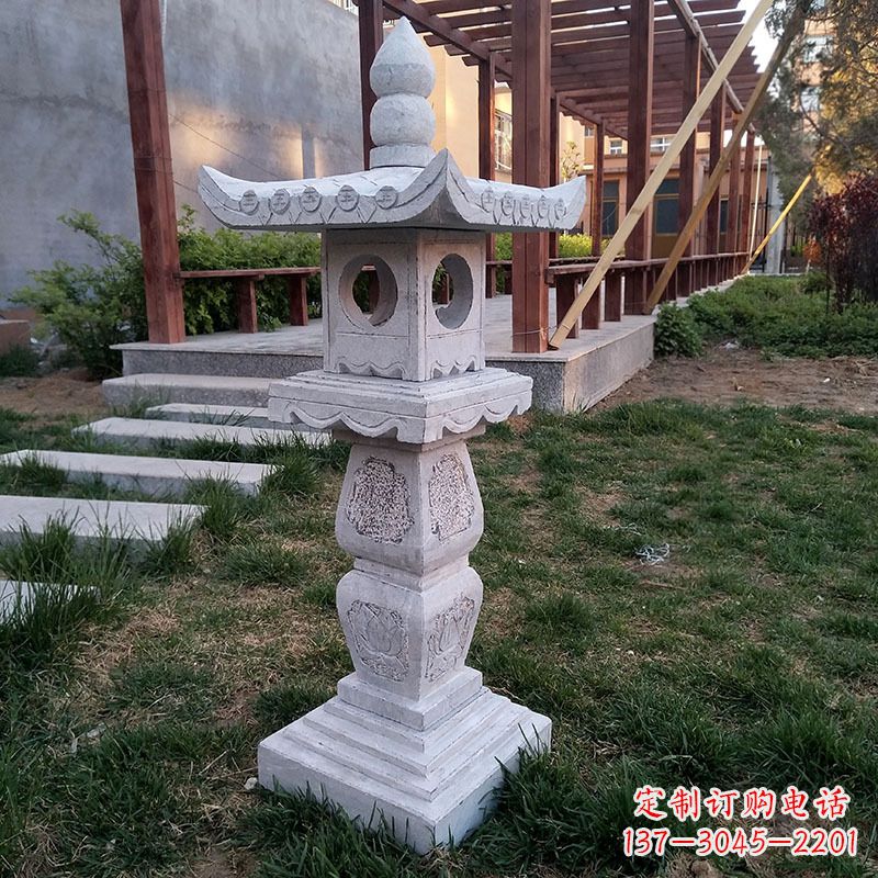 云南大理石灯笼雕塑