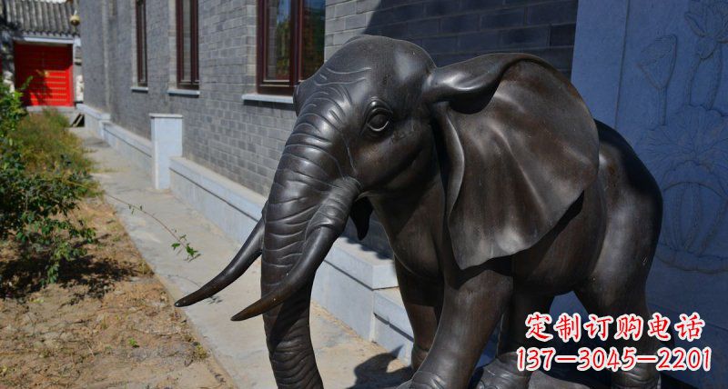 云南优雅大象铜雕
