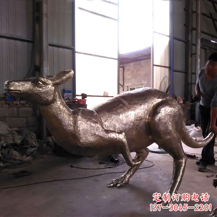 云南精美袋鼠纯铜雕塑