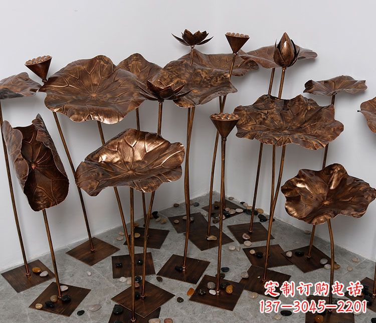 云南锻铜荷花景观雕塑