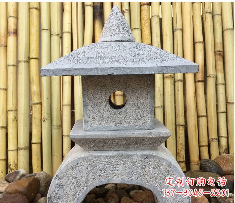 云南古典灯笼石雕