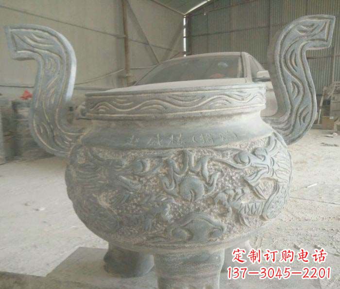 云南青铜仿古三足香炉石雕