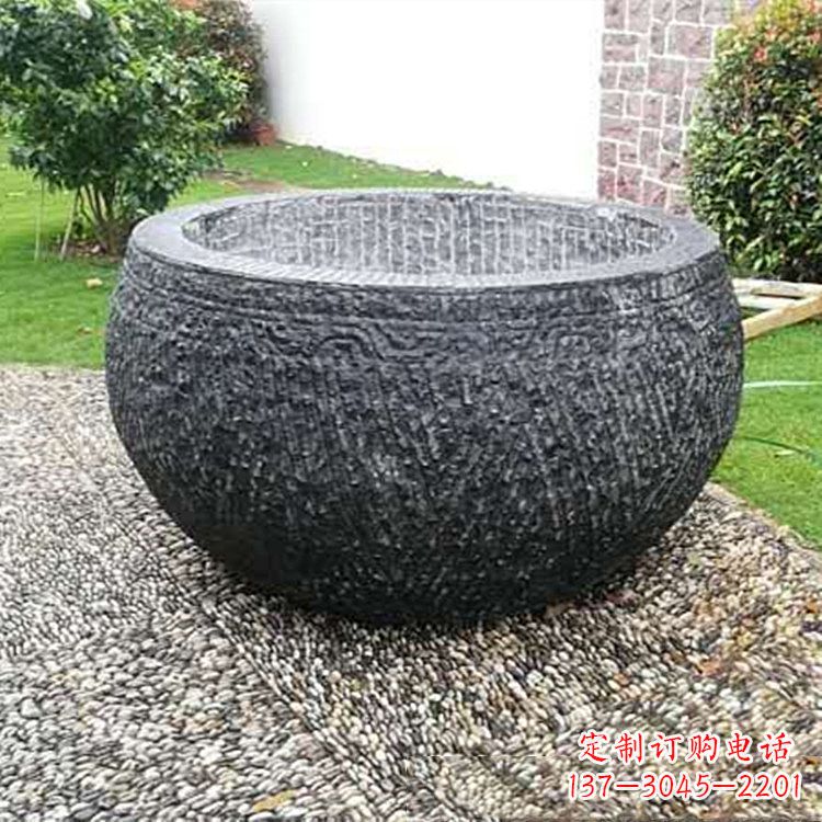云南仿古石雕水缸,精雕细琢别具一格