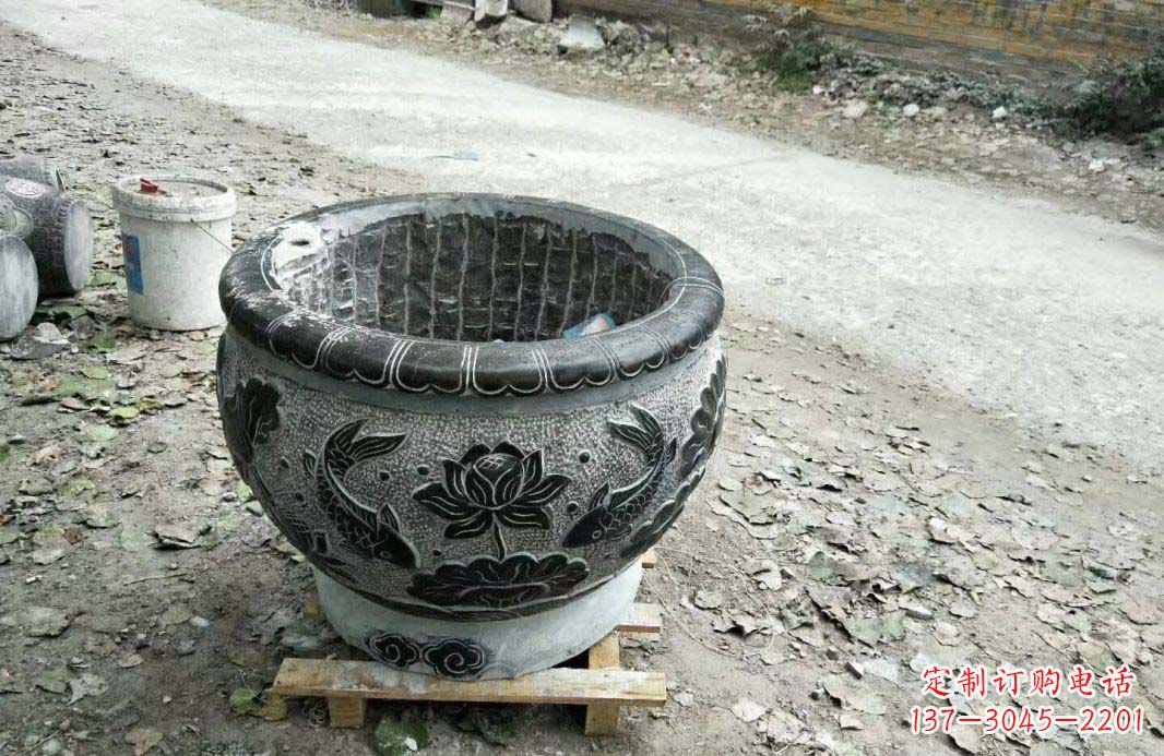 云南高雅的仿古圆形水缸石雕