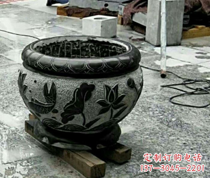 云南精美仿古招财水缸石雕