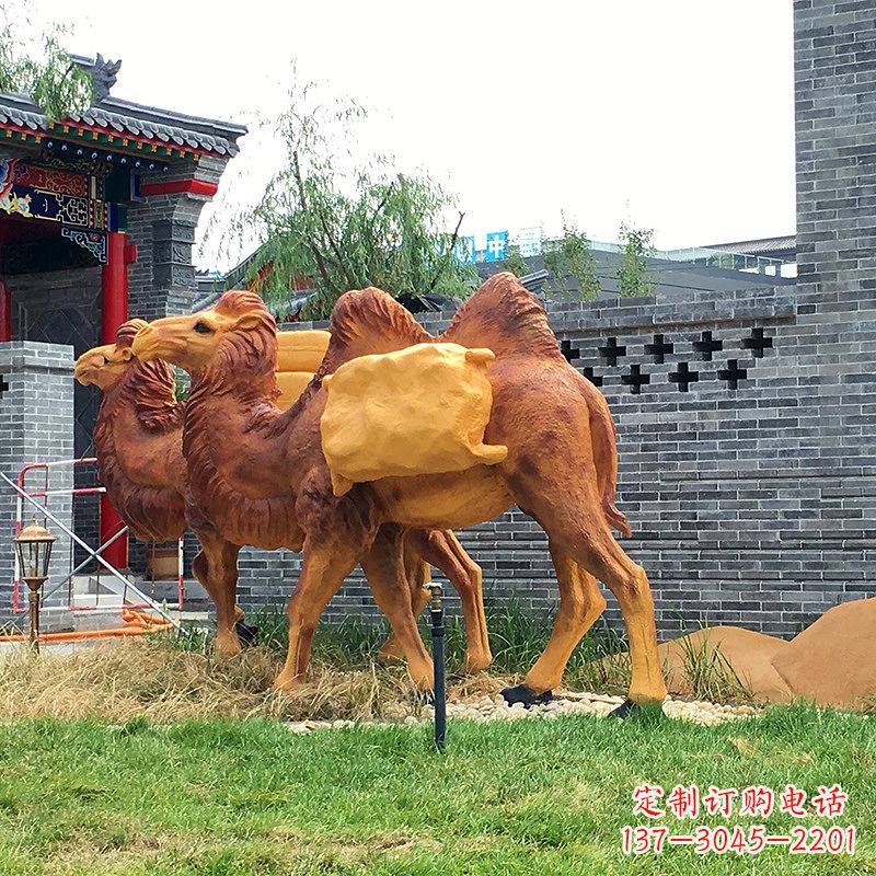 云南集萃精美的骆驼雕塑