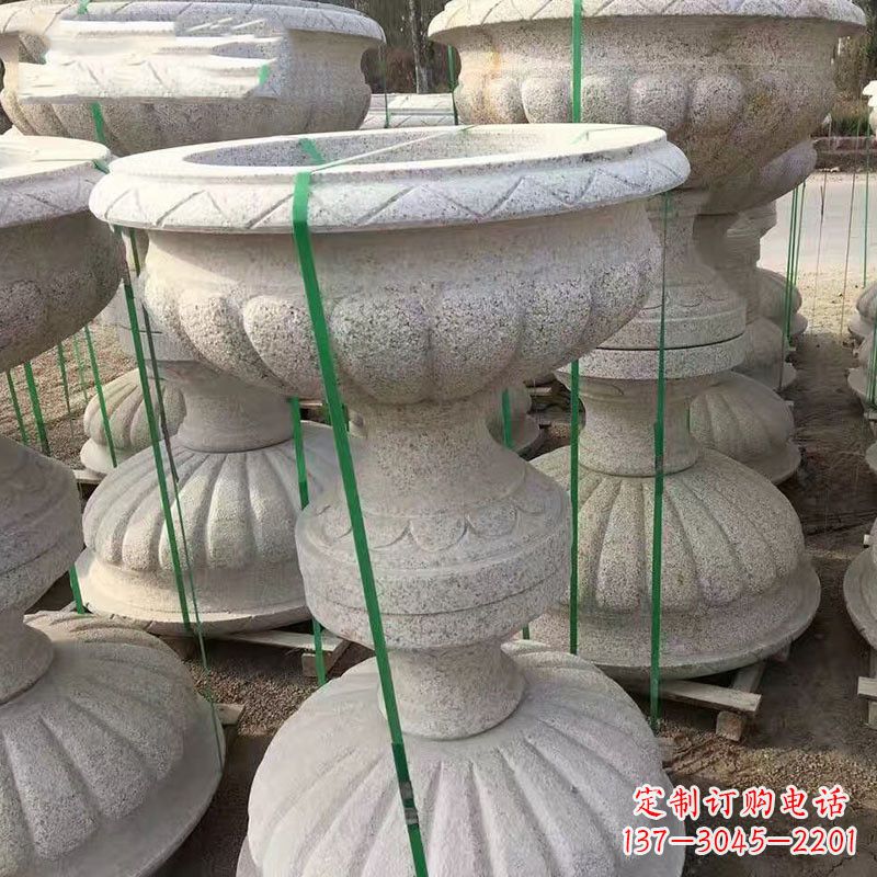 云南高墩砂岩石雕刻花盆精致技艺打造传统文化风韵