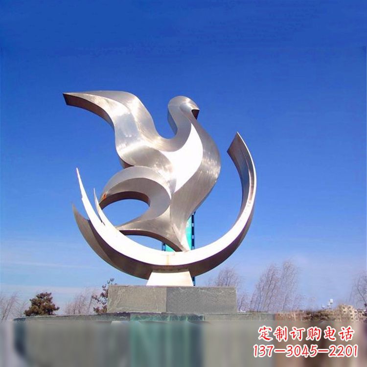 云南贴近自然的精美鸽子雕像