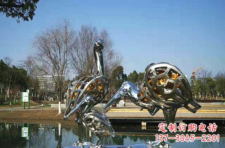 云南手工制作的可爱丹顶鹤雕塑