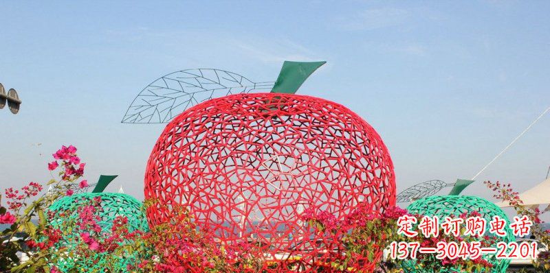 云南高品质镂空不锈钢苹果雕塑