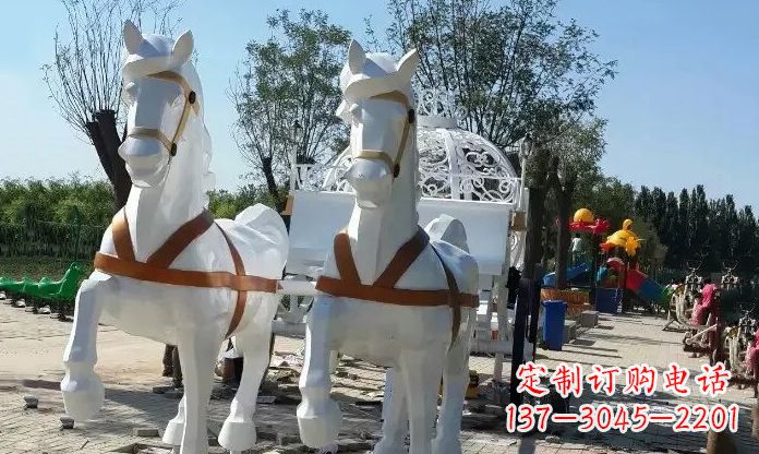 云南优雅迷人的不锈钢马车雕塑