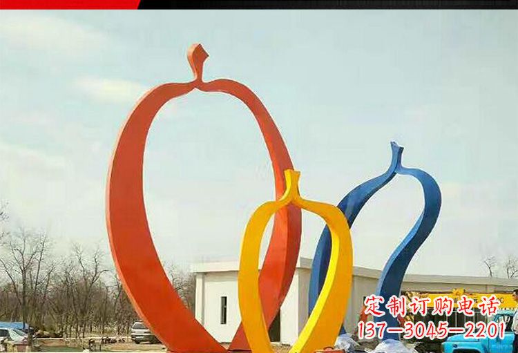 云南金光闪耀，果实成熟——不锈钢苹果雕塑