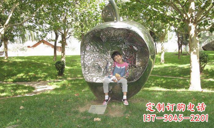 云南精致雕刻不锈钢苹果座椅雕塑