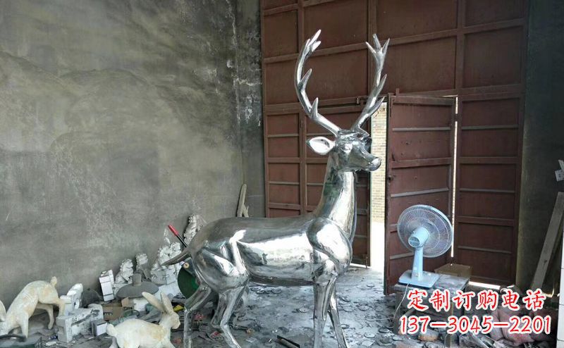 云南艺术精美的不锈钢鹿装置雕塑