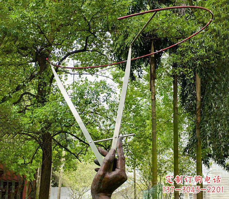 云南不锈钢圆规雕塑展示精致繁华