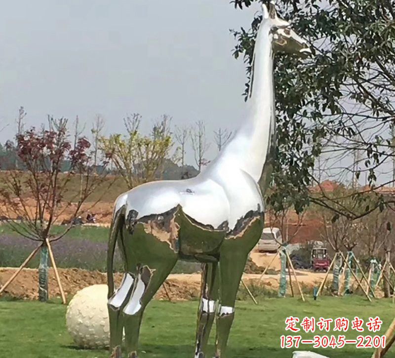 云南公园不锈钢长颈鹿雕塑