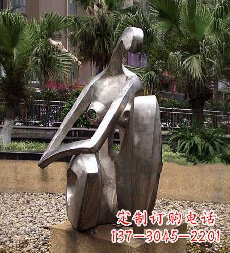 云南现代艺术风格的不锈钢女人雕塑