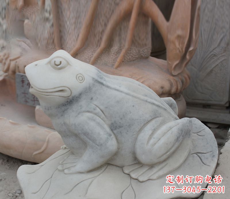 云南公园动物青蛙景观石雕