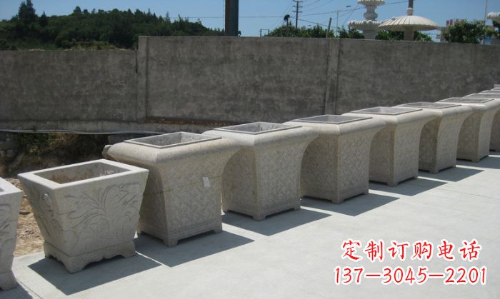 云南大理石花盆石雕 – 在公园展现精美自然风貌