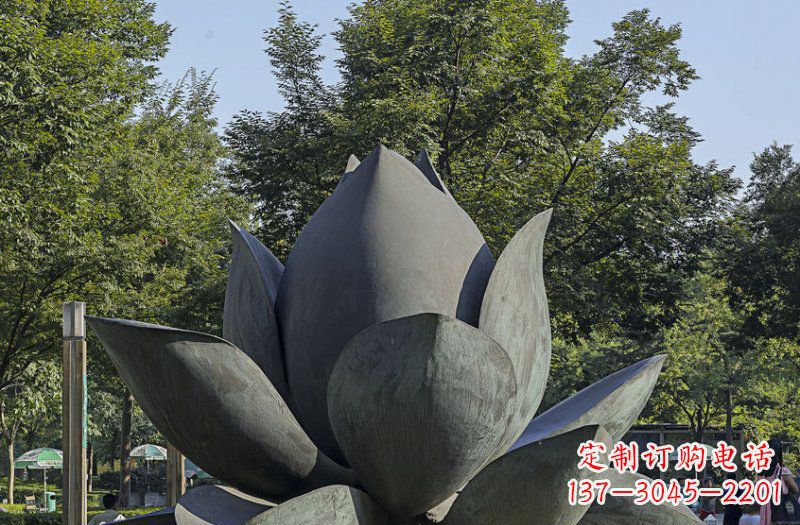 云南公园莲花景观铜雕