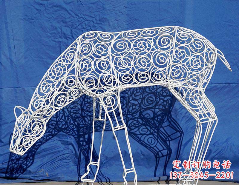 云南精致不锈钢镂空梅花鹿雕塑