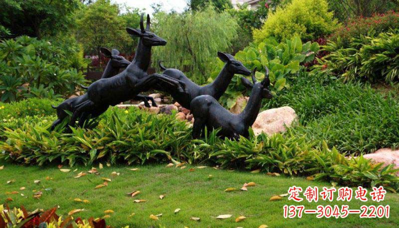 云南活力无限的动物铜雕