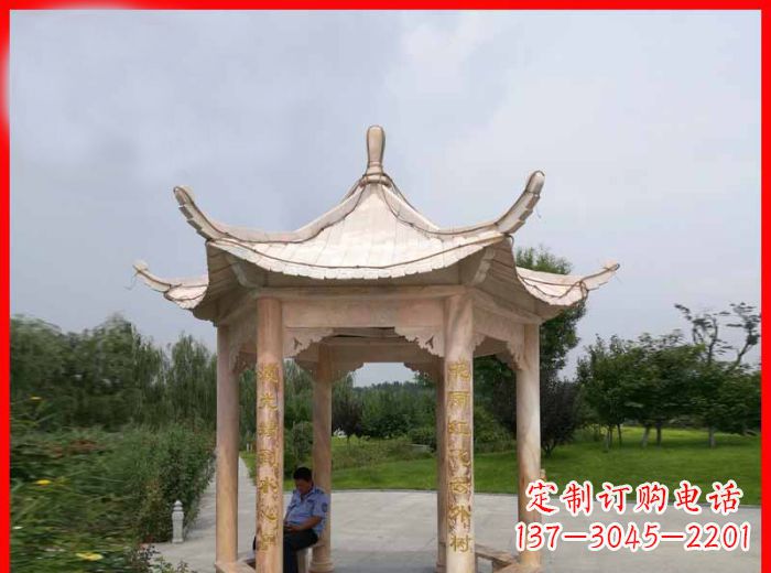 云南公园晚霞红六角石雕凉亭 (11)