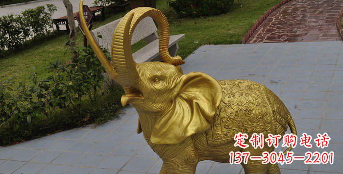 云南呈现自然之美的小象铜雕