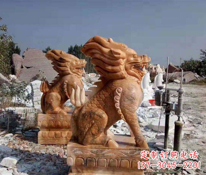 云南精美绝伦,古典神兽晚霞红石雕麒麟