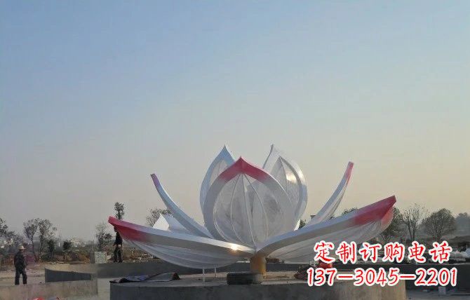 云南华丽的不锈钢莲花雕塑
