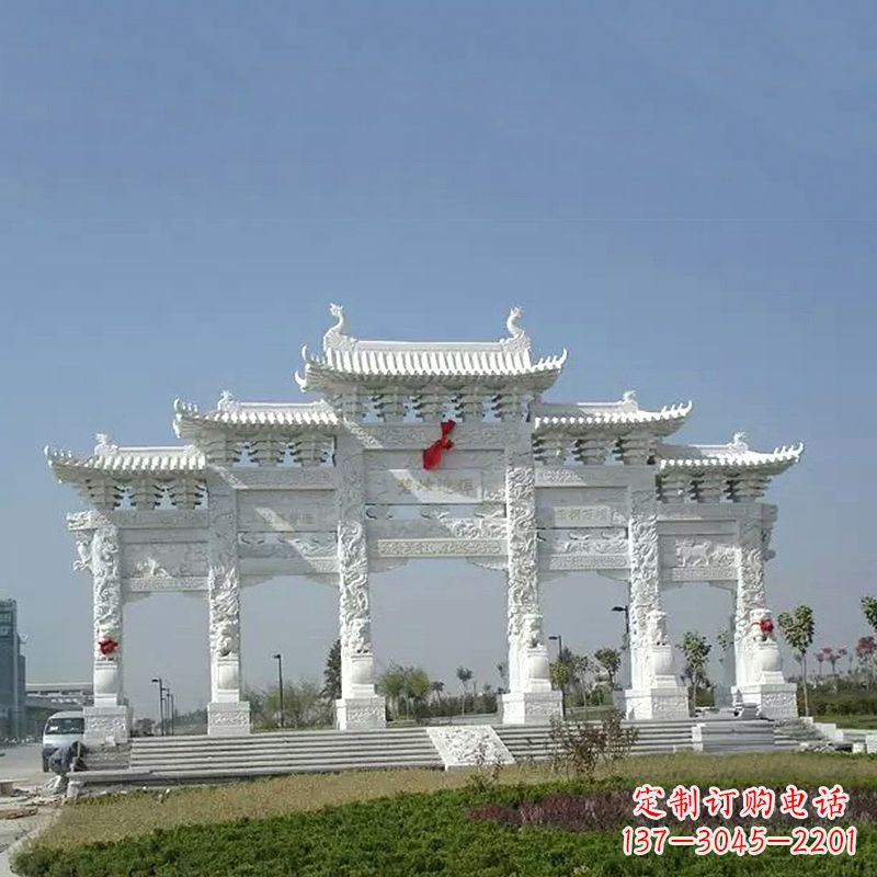 云南广场汉白玉五门石牌坊