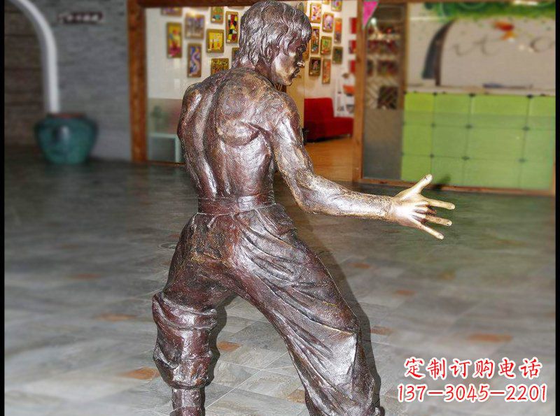 云南精致铜制李小龙雕塑,雕刻细腻精美